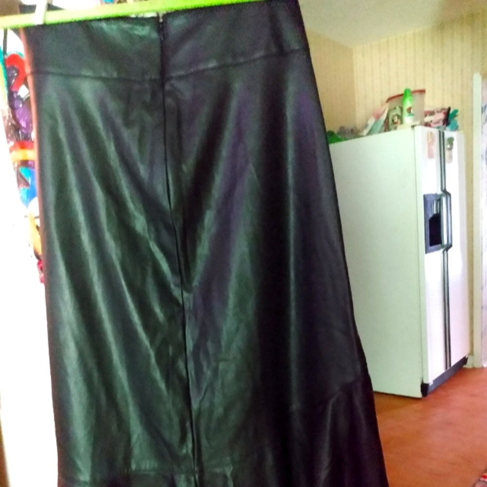 Ruffled Hem faux leather skirt